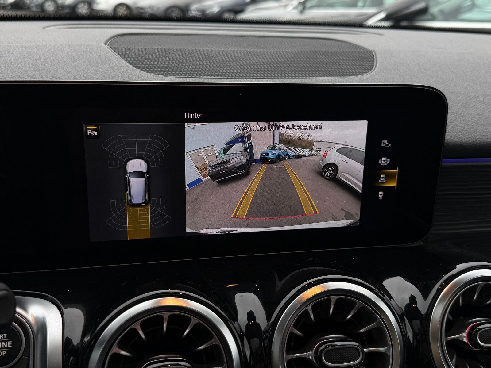 Fahrzeugabbildung Mercedes-Benz GLB 220d 4Matic AMG ACC AHK Kamera Ambiente Pano