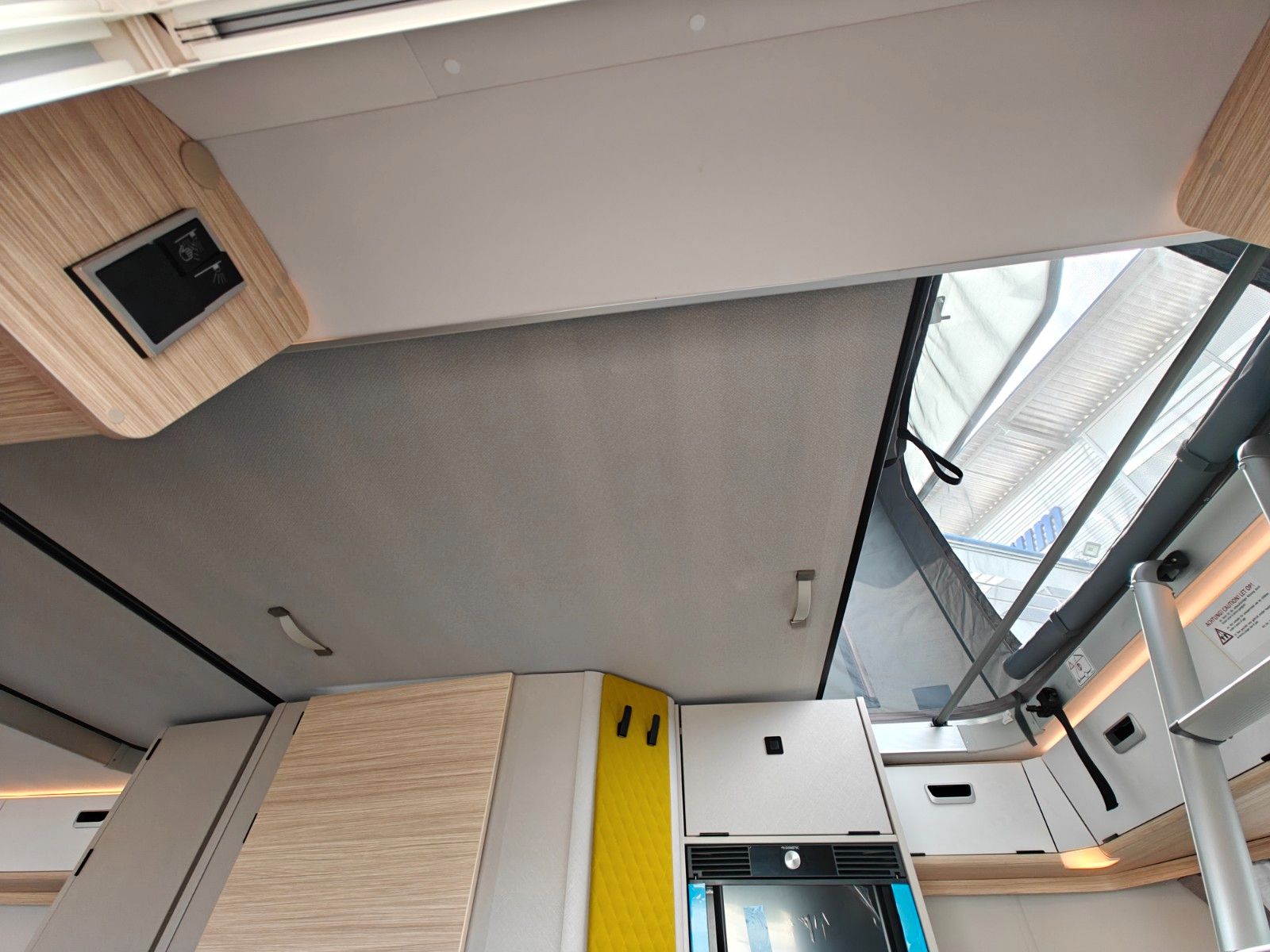 Fahrzeugabbildung HYMER / ERIBA / HYMERCAR Touring 630 Nugget Gold SD - JETZT 5.404€ SPAREN