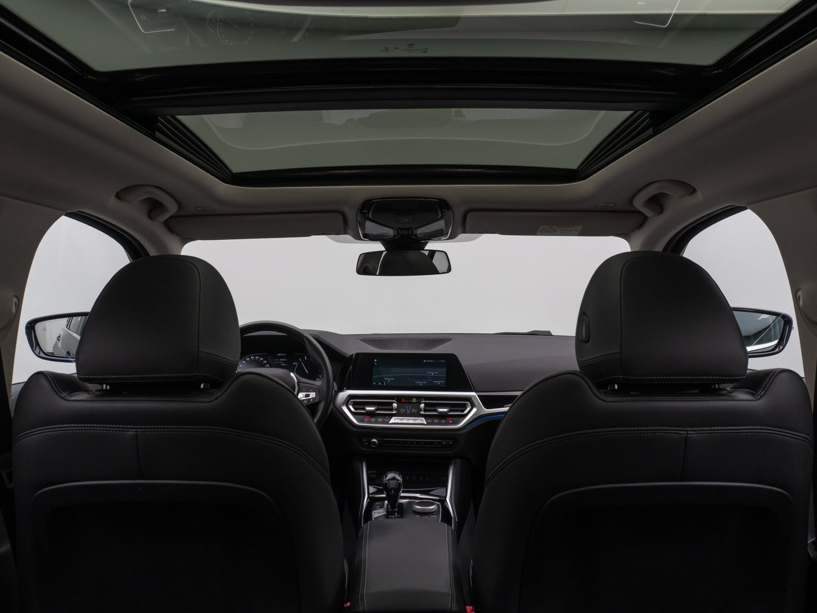 Fahrzeugabbildung BMW 330e Luxury Line Kamera Pano HUD HiFi Individual