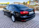 Volkswagen Jetta VI 1,6 TDI Navigation,Bi-Xenon,Shzg,Top ! - schwarze Volkswagen Jetta