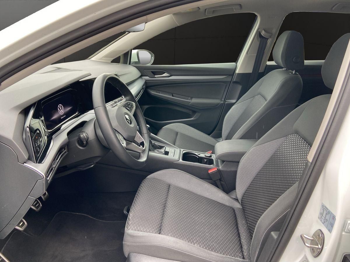 Golf VIII 1.5 TSI 6-Gang Matrix-LED StHz Panoram