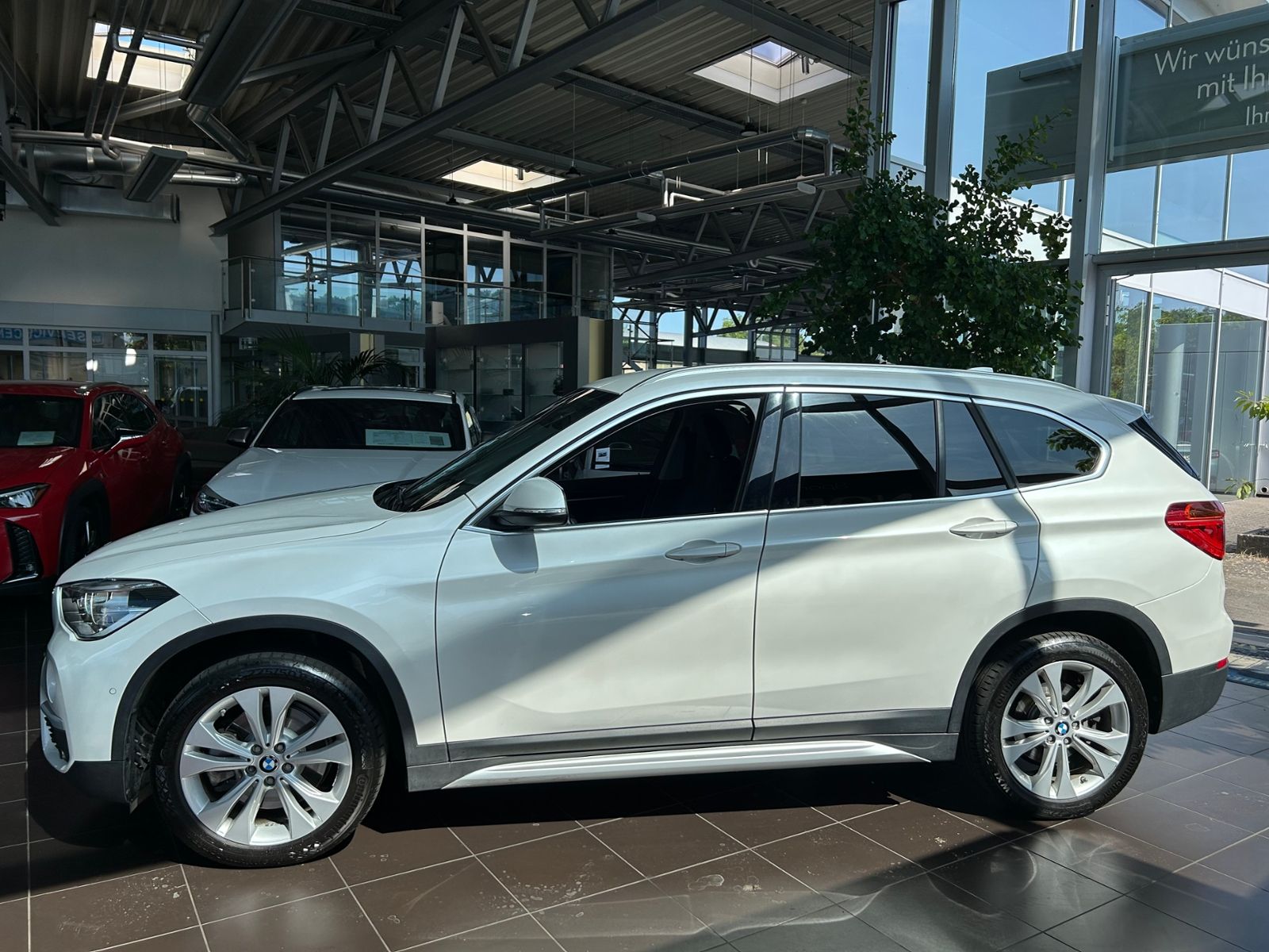 Fahrzeugabbildung BMW X1 sDrive 20 i xLine MEMO LED NAV RFK SHZ 18"