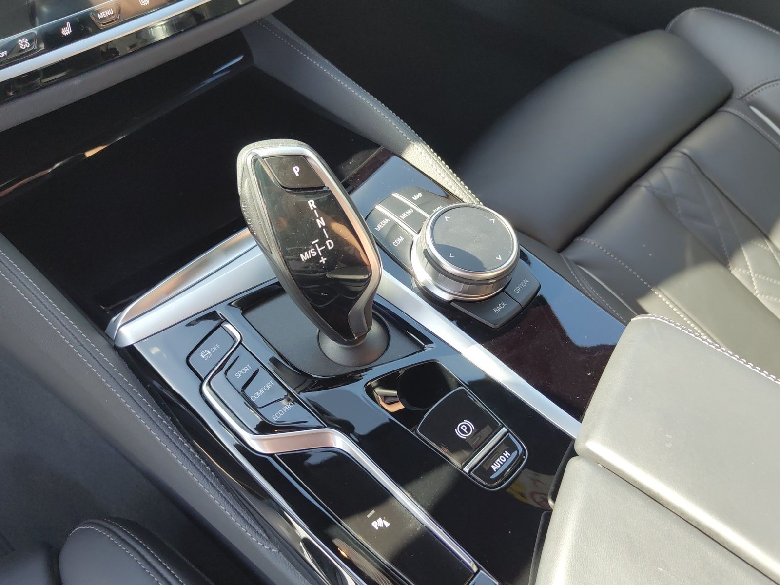 BMW 540i xDrive SAG M Sport HDU LED CAM ACC 4xAC foto 11