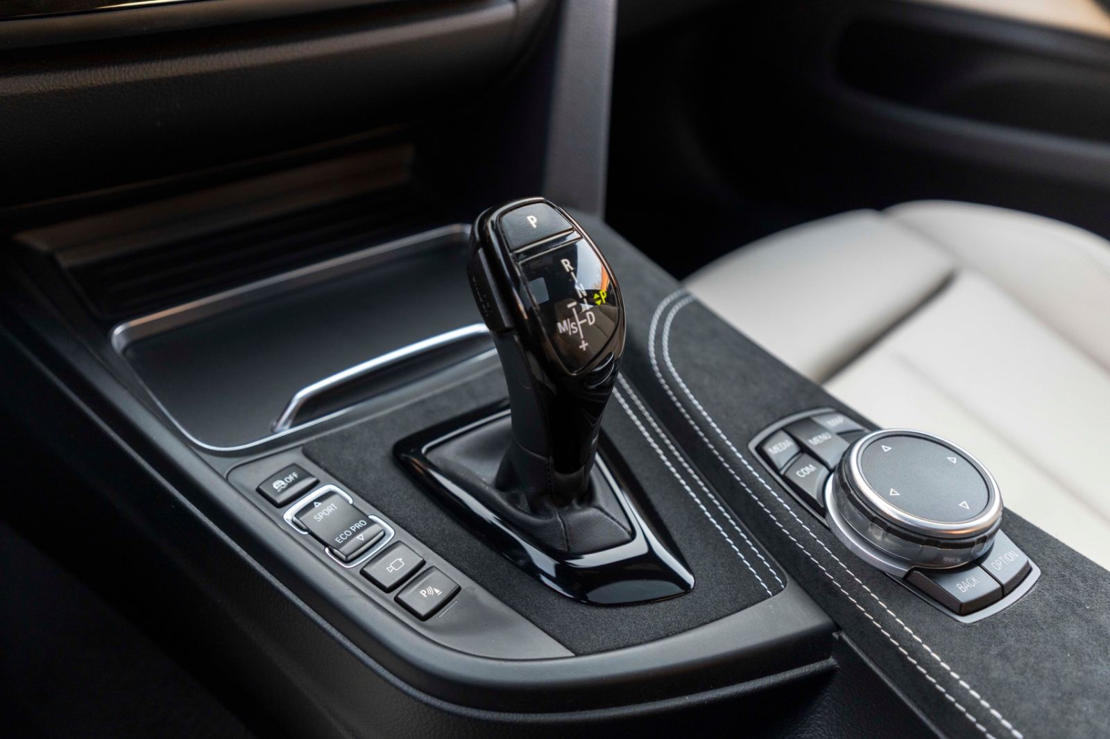 Fahrzeugabbildung BMW 440IX GC M-PERFORMANCE HUD H&K LED KAM CARPLAY