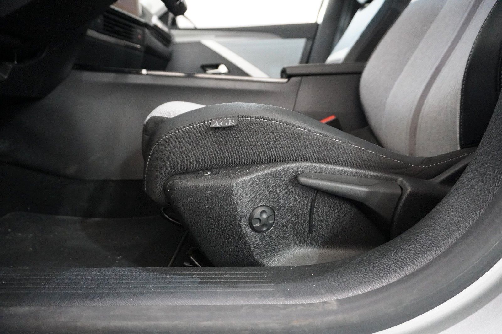 Fahrzeugabbildung Opel Astra L ST 1.6 HYBRID ELEGANCE NAVI/LED/KAMERA
