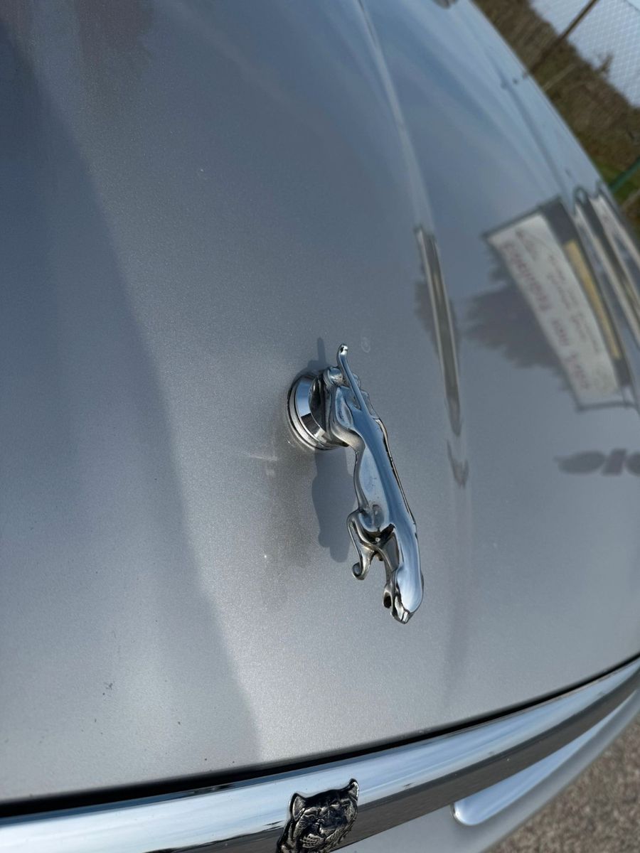 Fahrzeugabbildung Jaguar XJ8 3.2 Executive