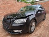 Skoda Octavia Ambition 1.6 TDI Automatik Unfallschaden - Skoda Octavia Unfallwagen