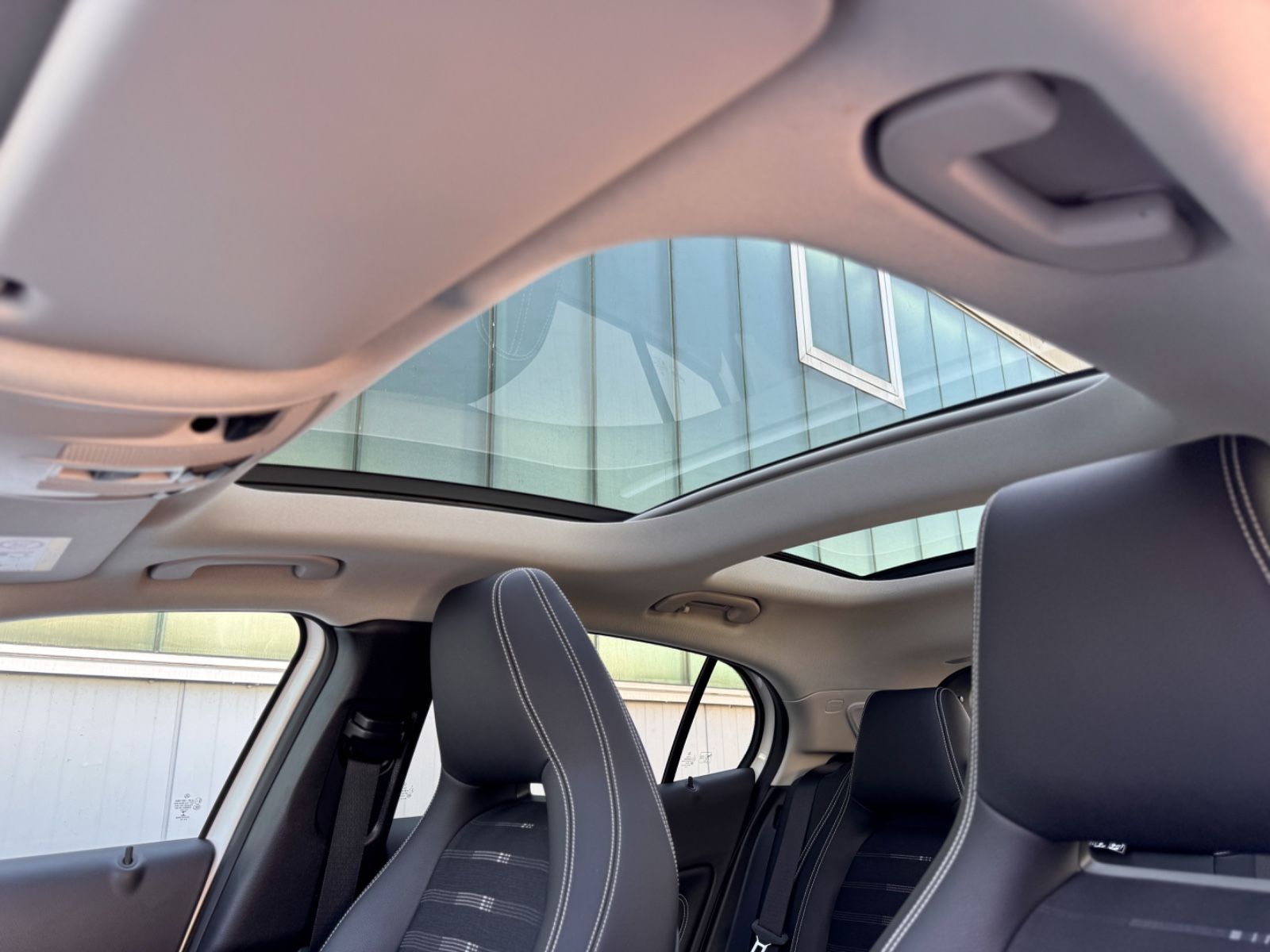 Mercedes-Benz GLA 180 Urban STANDHEIZUNG PANORAMA LED foto 8