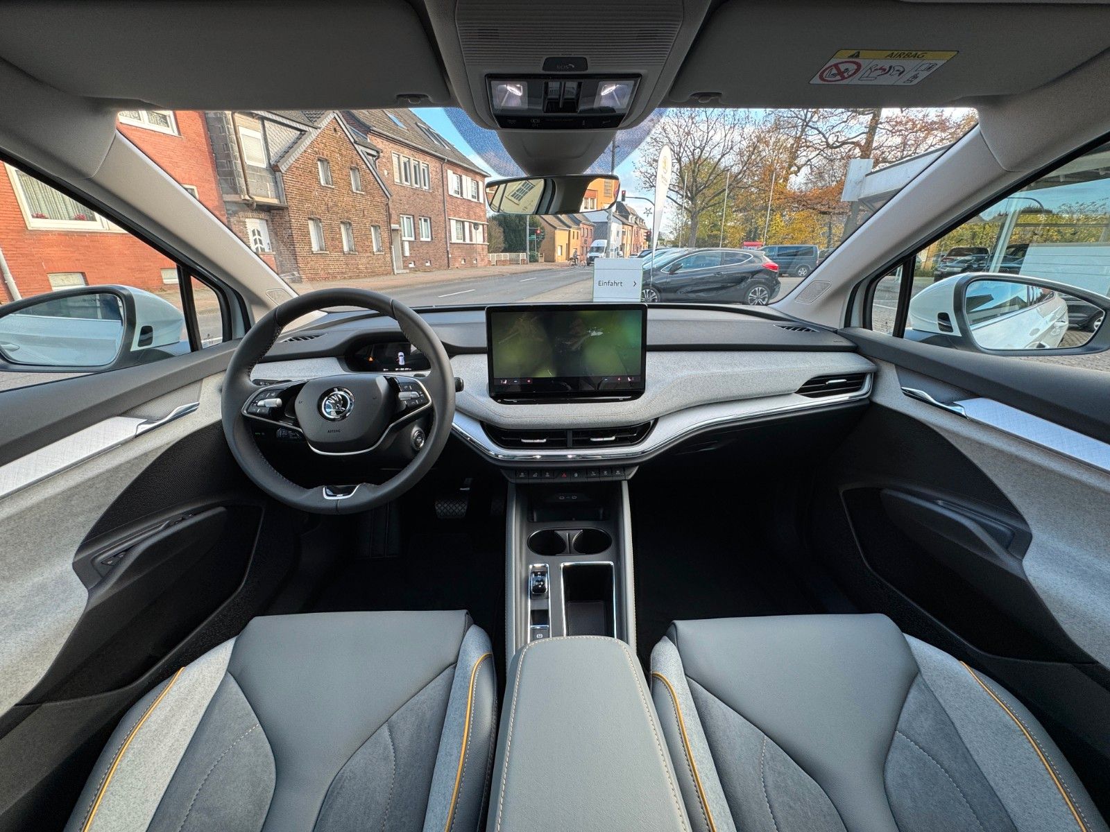 Fahrzeugabbildung SKODA ENYAQ LOUNGE PANO ACC NAVI