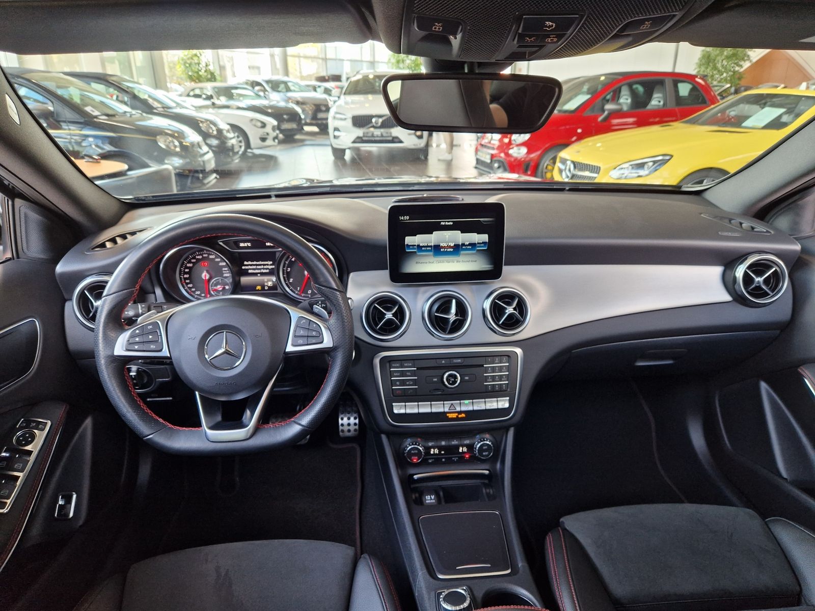Fahrzeugabbildung Mercedes-Benz GLA 250 4Matic AMG-LINE PANO LED