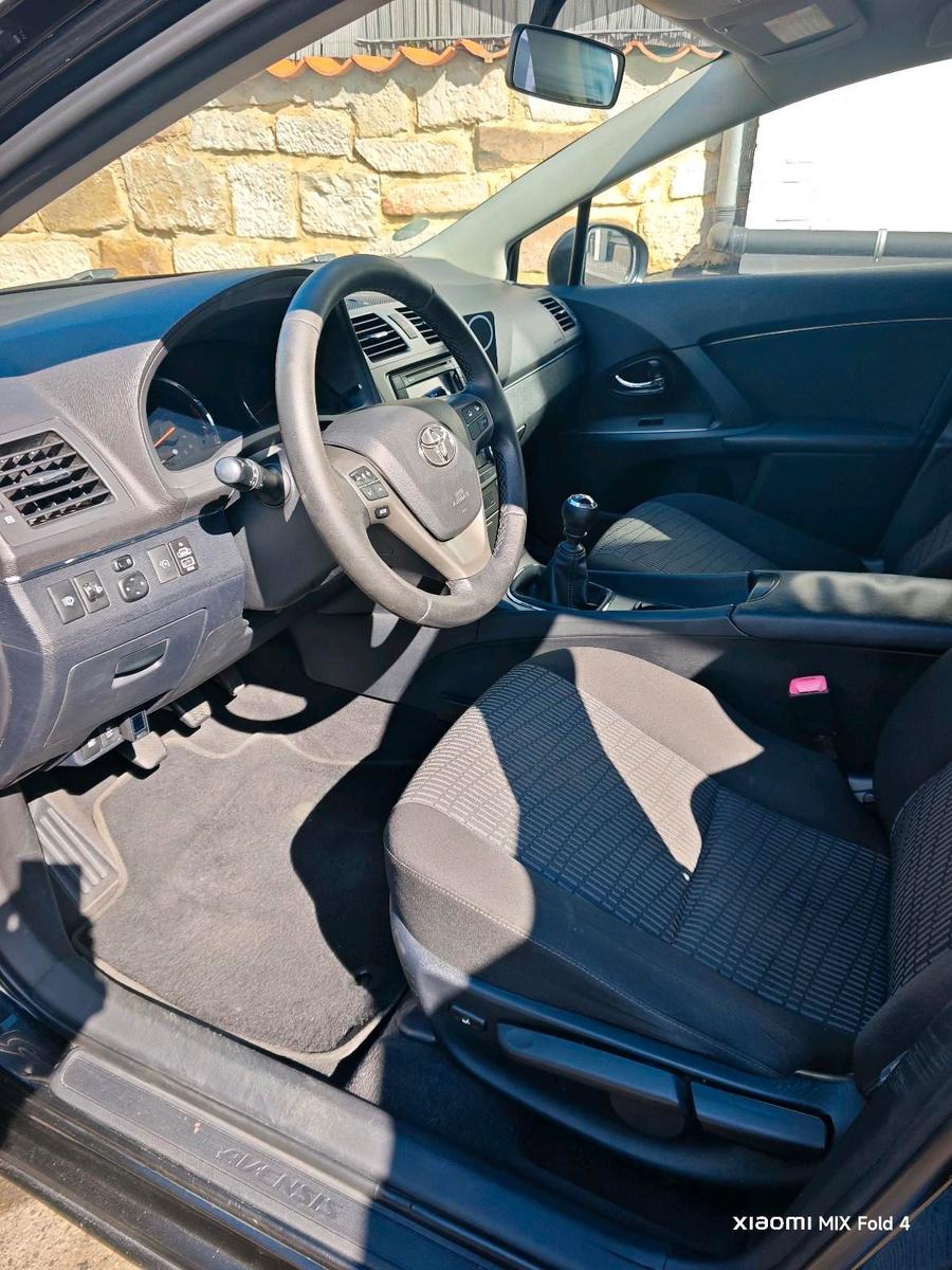 Toyota Avensis 2011 — photo 11