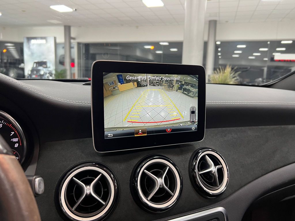 Mercedes-Benz GLA 250 4Matic 7G*AMG*LED*PANO*COMAND*KAMERA*