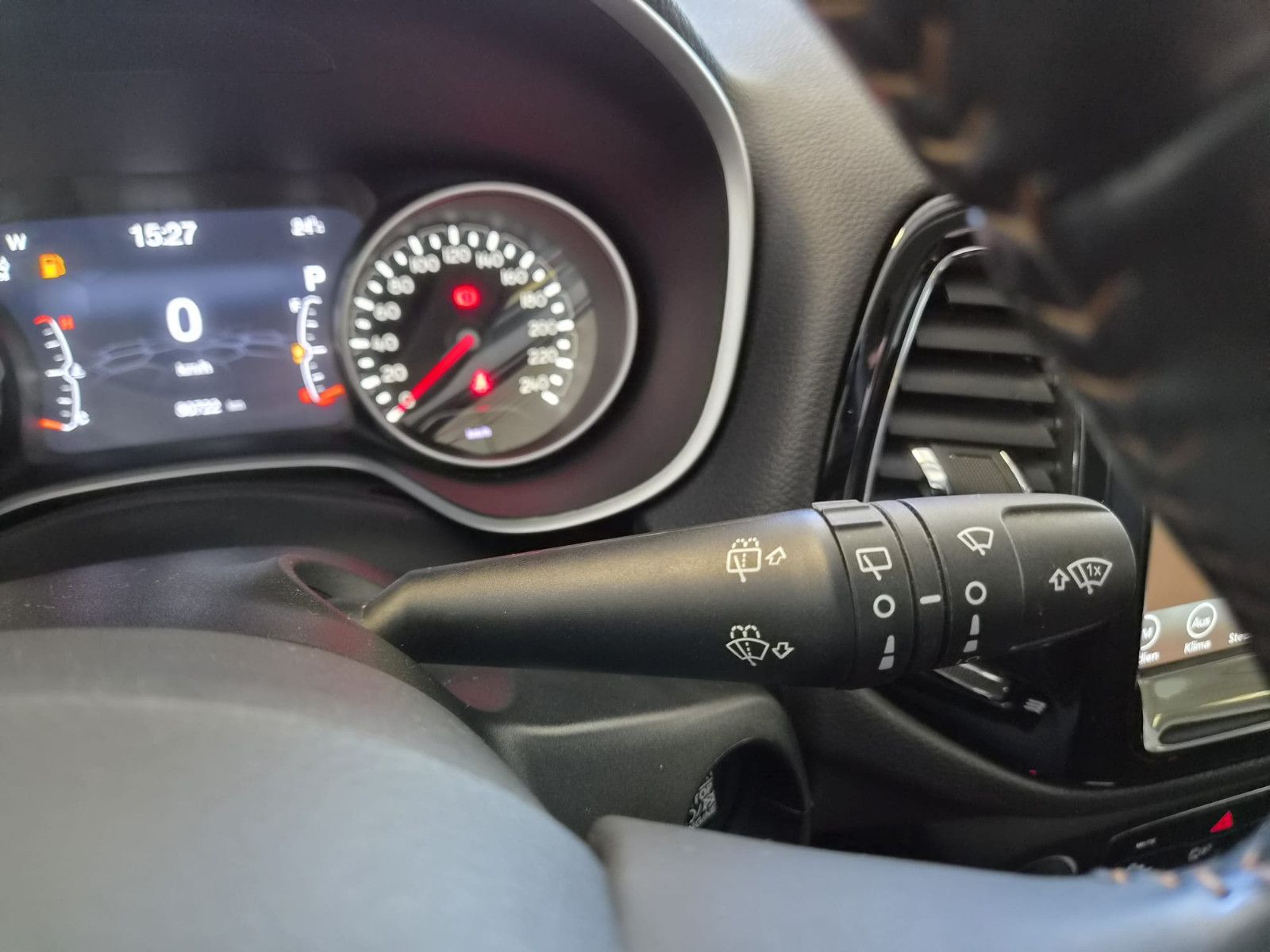 Fahrzeugabbildung Jeep Compass Limited 4WD / LED / NAVI / LEDER