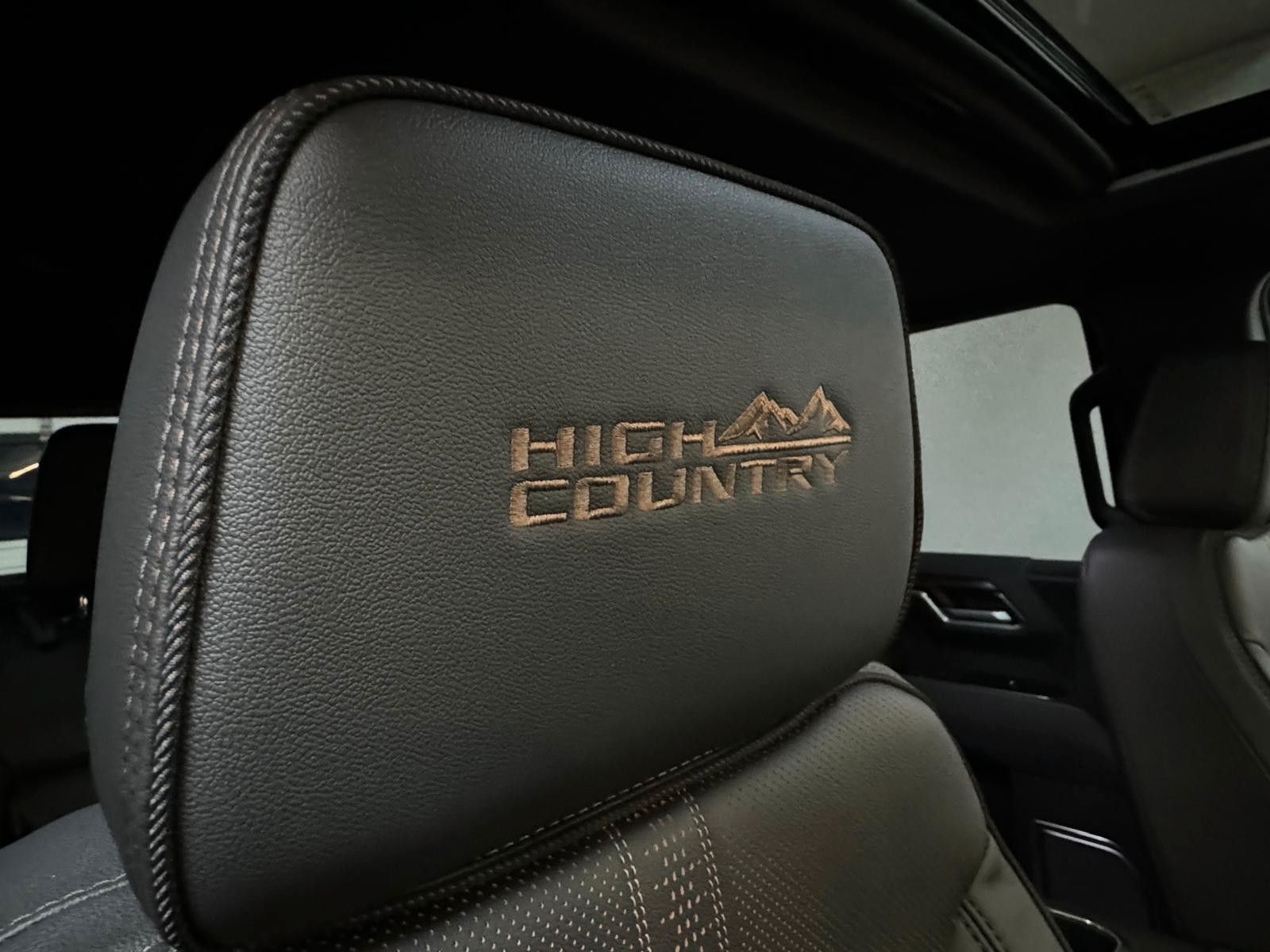 Fahrzeugabbildung Chevrolet 26 SILVERADO MIDNIGHT HIGH COUNTRY 6.2L V8-4x4