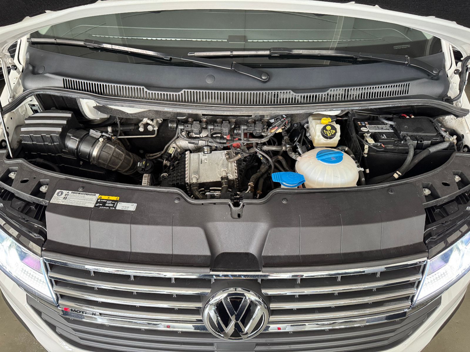 Fahrzeugabbildung Volkswagen T6.1 4M DSG IQ.DRIVE INDIVIDUAL EDITION 6-SITZER