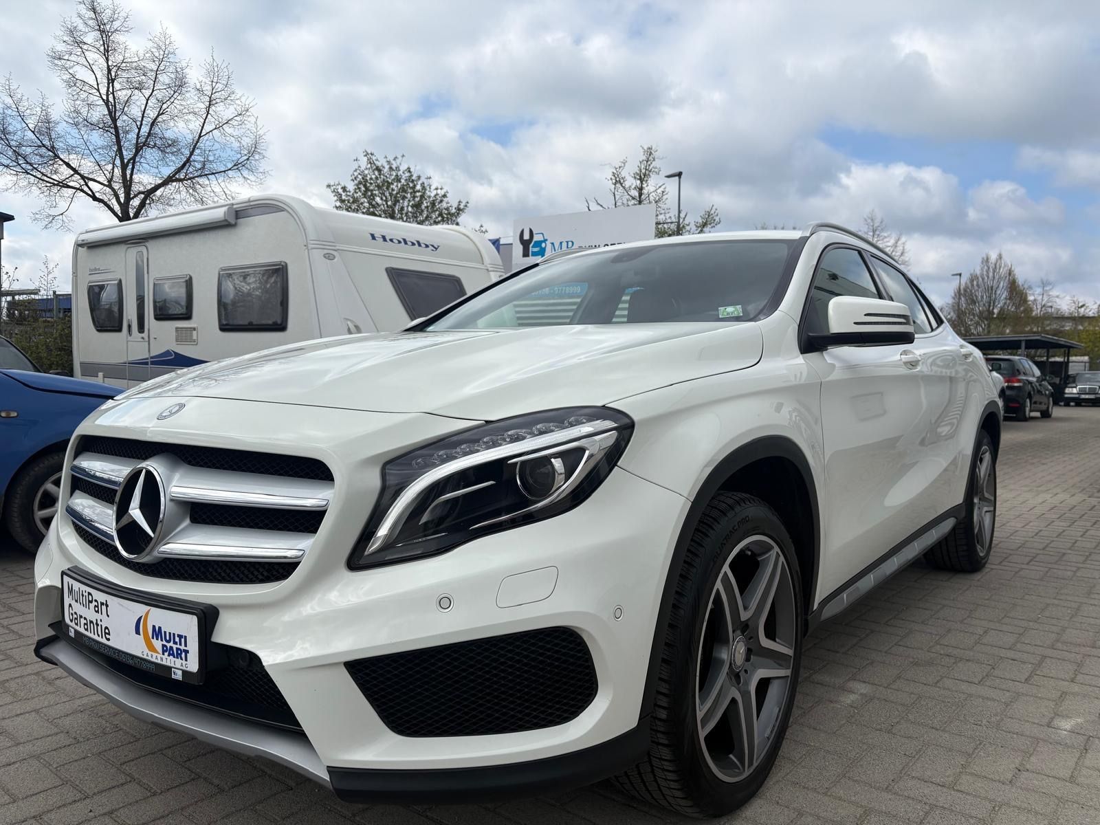MERCEDES-BENZ GLA 200  AMG LINE / Automatik / PDC / XENON