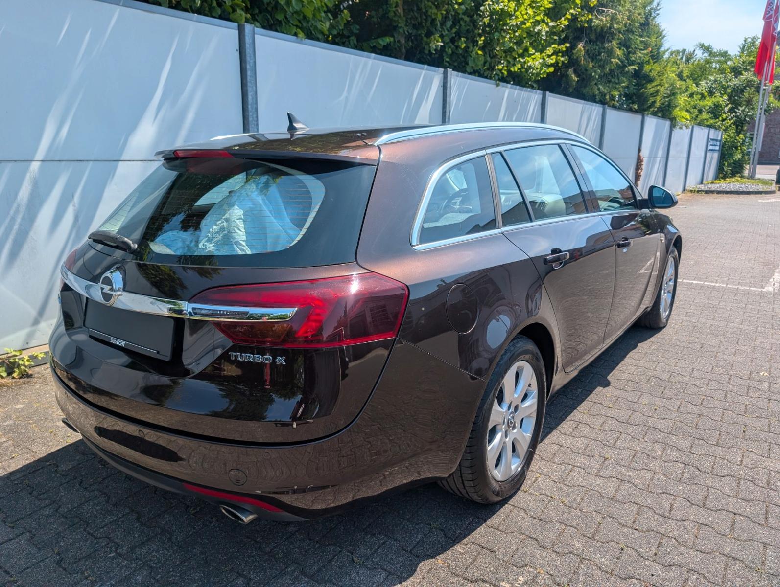 OPEL INSIGNIA SPORTS TOURER 2.0 TURBO 250ch INNOVATION 4X4 BVA Pack sport Attelage Historique présent - 2EME MAIN