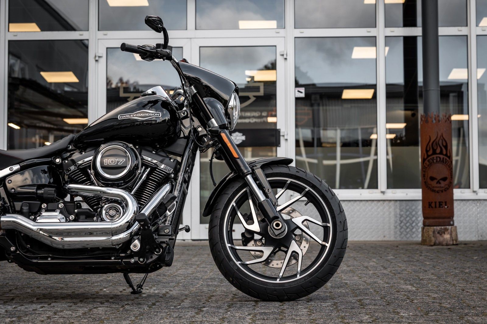 Fahrzeugabbildung Harley-Davidson FLSB SPORT GLIDE 107