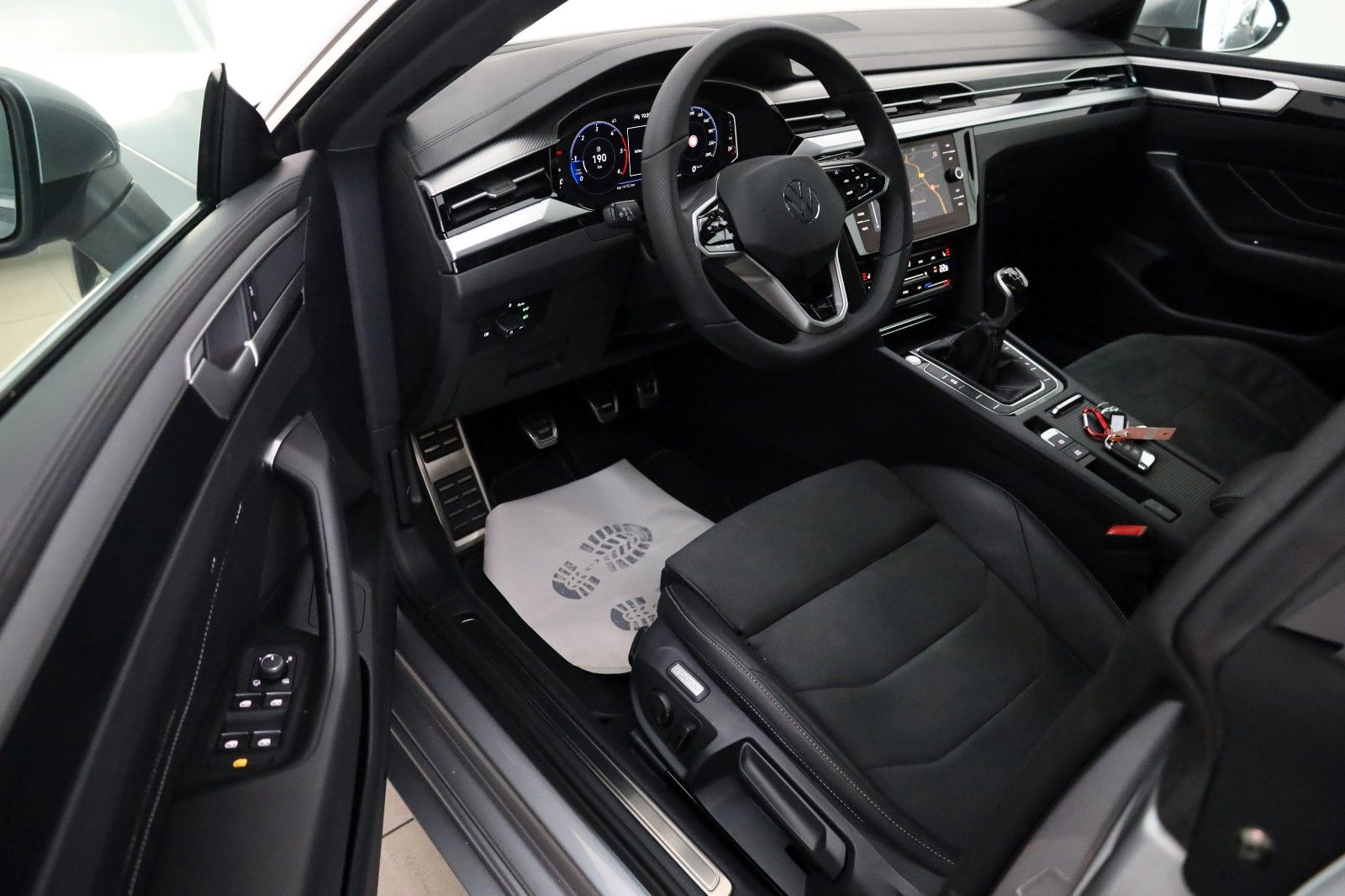 Fahrzeugabbildung Volkswagen Arteon SB R-LINE TLeder,Navi,LED,Panorama,el.AHK