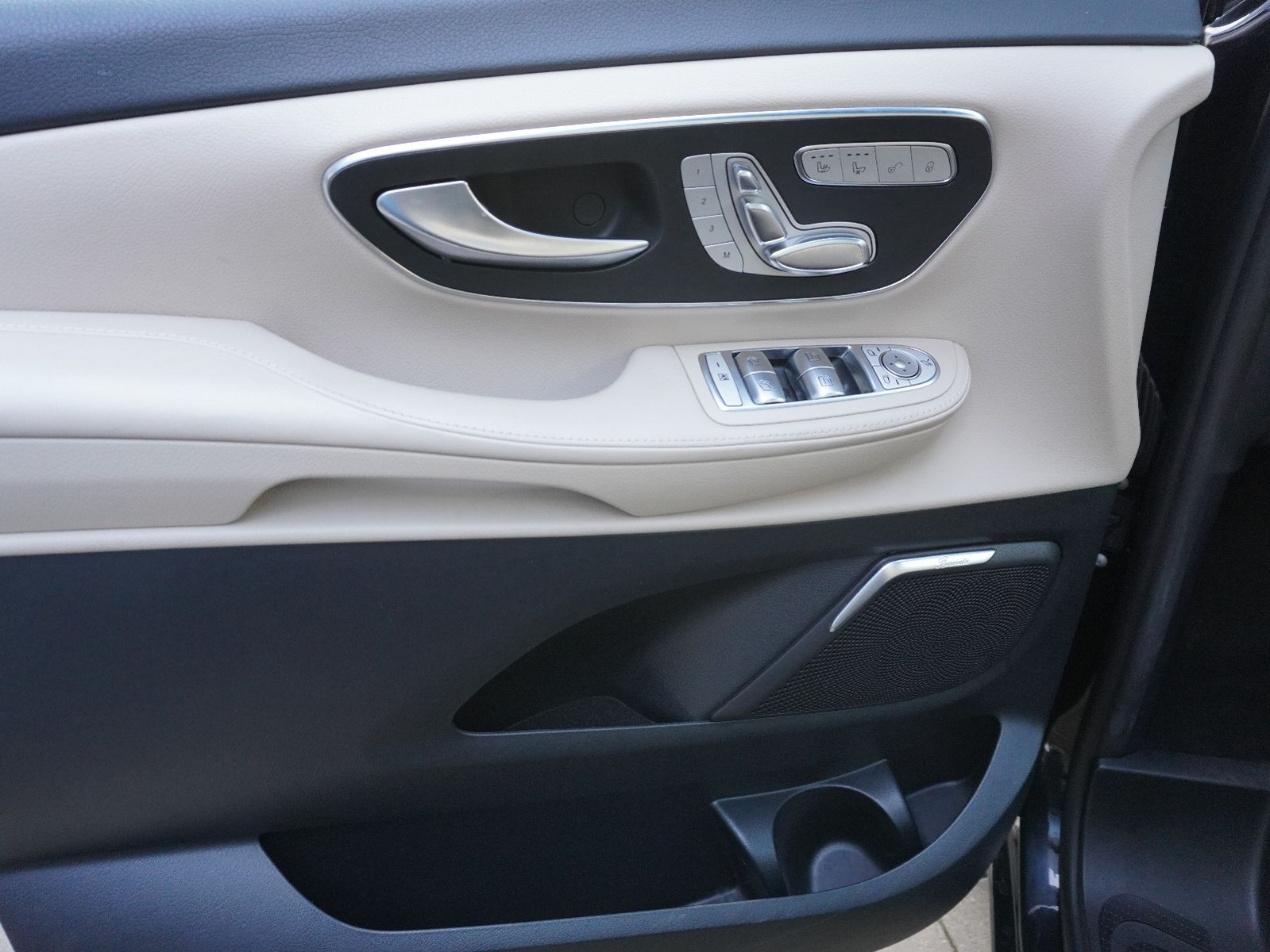 Fahrzeugabbildung Mercedes-Benz V 250 d EXCLUSIVE EDITION