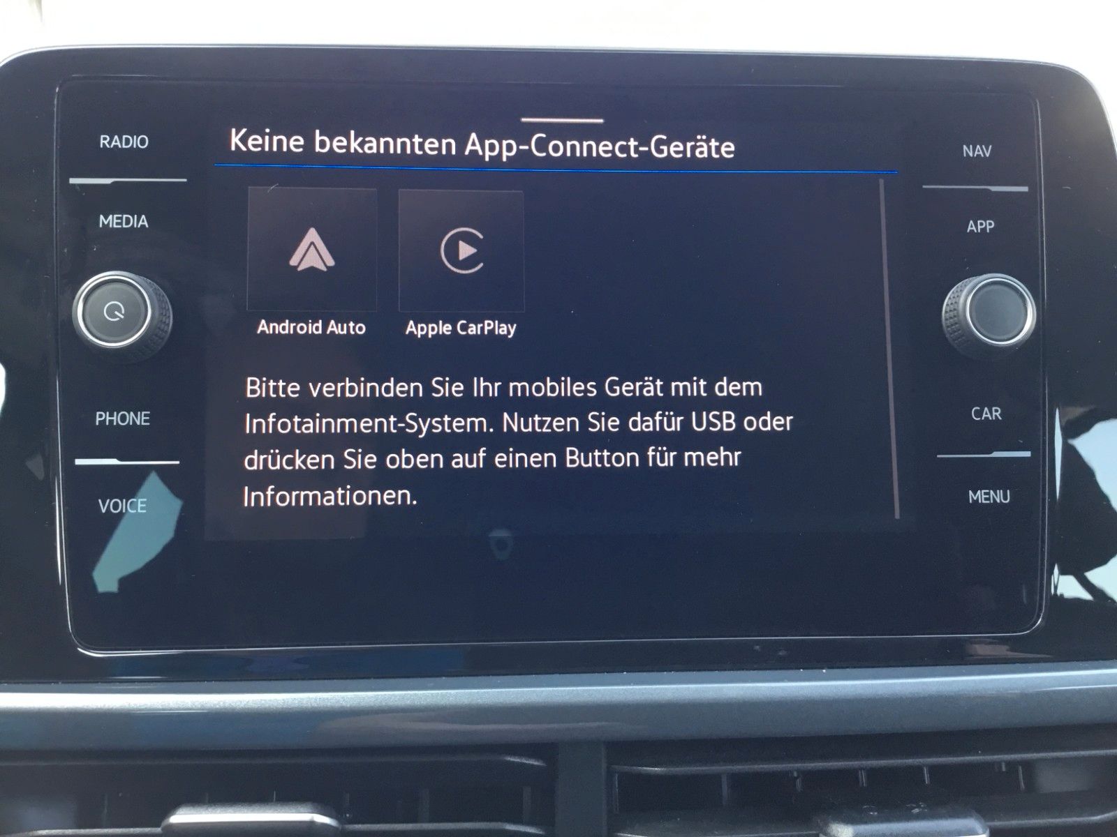 Fahrzeugabbildung Volkswagen T-Roc 1.5 TSI DSG Style+AHK+LED+ACC+17"+Kamera