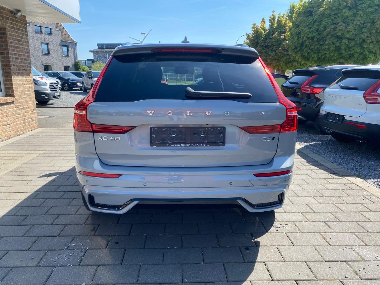 Volvo XC60 B5 Ultra Dark AWD MHEV Memory Sitze 360 Gra