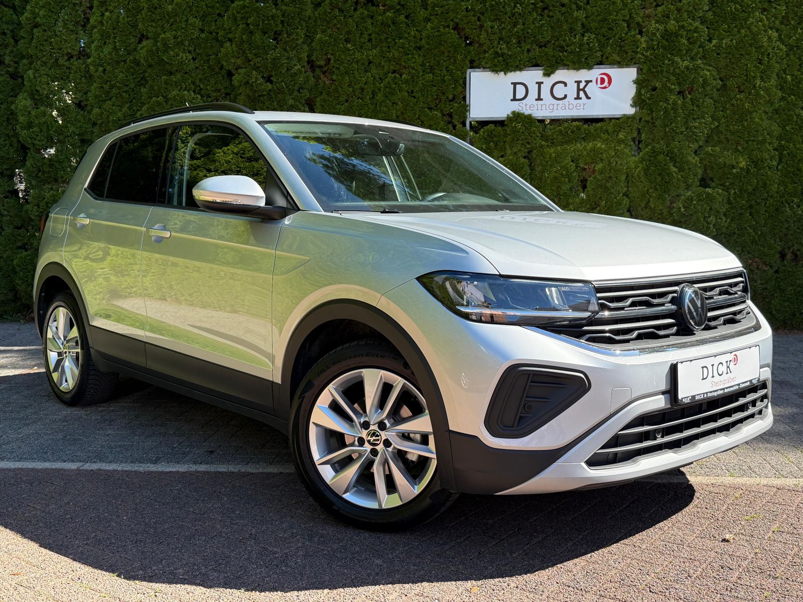 Fahrzeugabbildung Volkswagen T-Cross 1.0 TSI DSG Life LED+KAM+ACC+CARPL+SHZ+