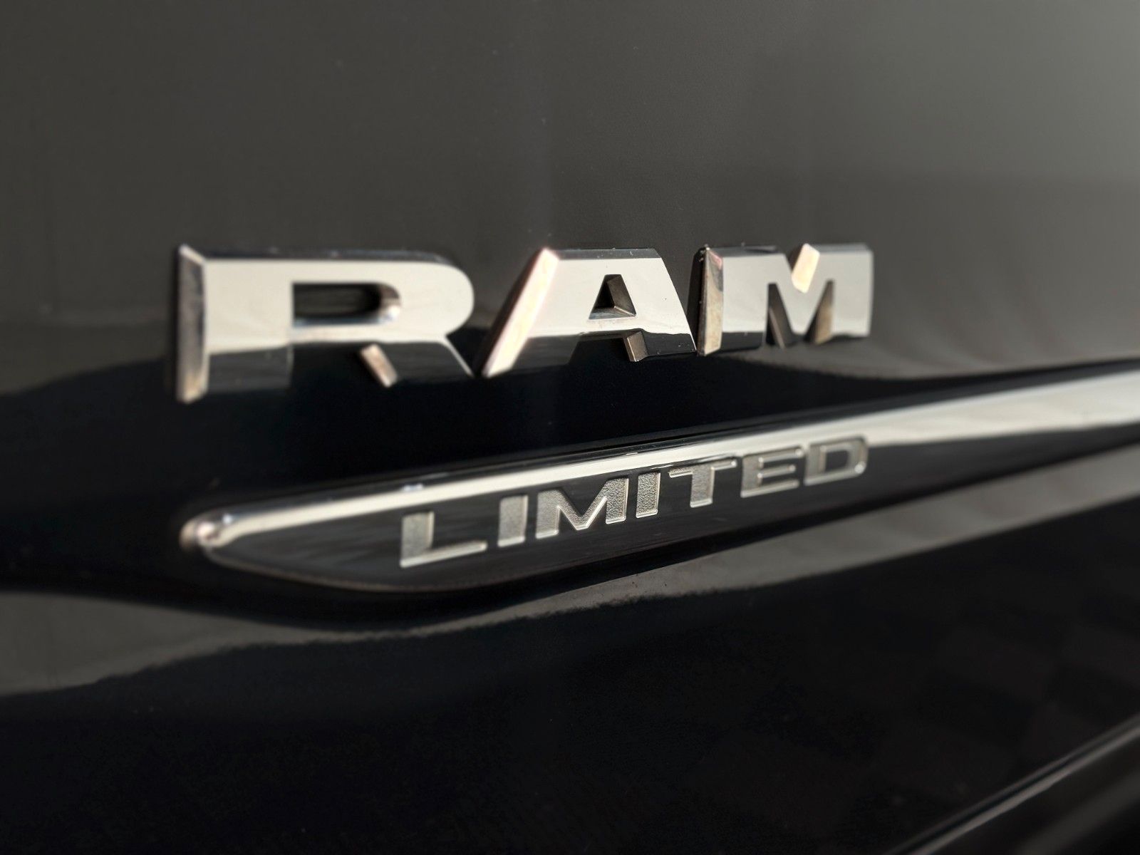 Fahrzeugabbildung Dodge Limited / CREW CAB / 4x4 / Harman Kardon / 360°