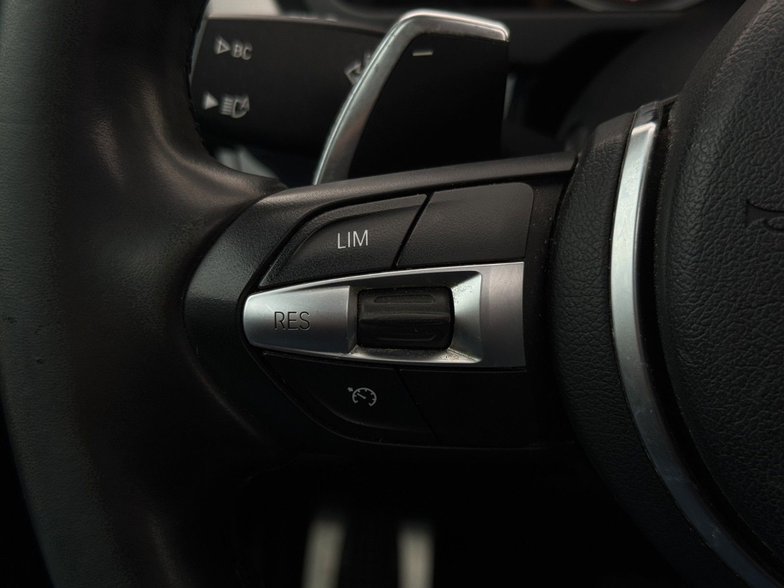 Fahrzeugabbildung BMW X6 xDrive Schiebedach/AHK/360°/M-Paket/H&K