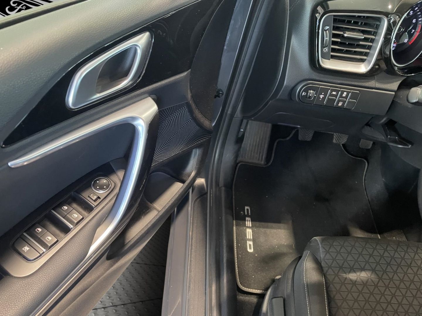 Fahrzeugabbildung Kia Ceed Vision Kamera DAB Tempomat Navi SpurhalteAS