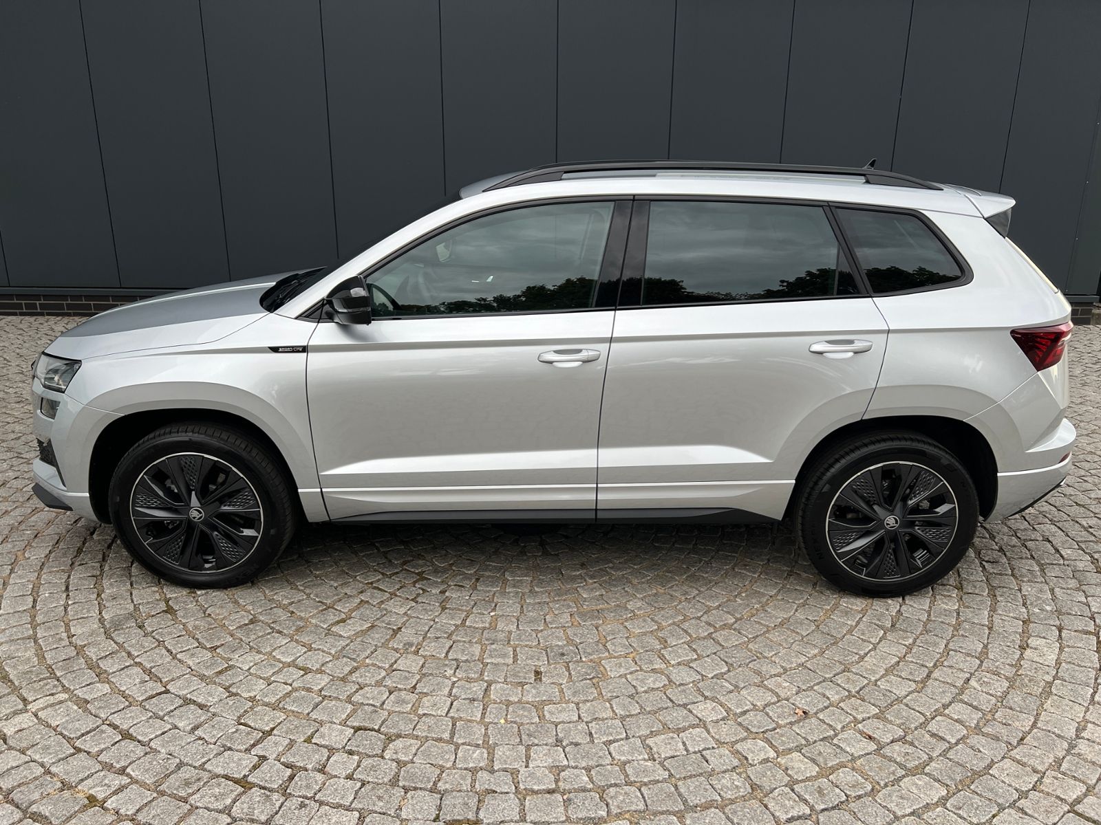 Fahrzeugabbildung SKODA Karoq Sportline 1.5 TSI DSG *Garantie, AHK, LED,