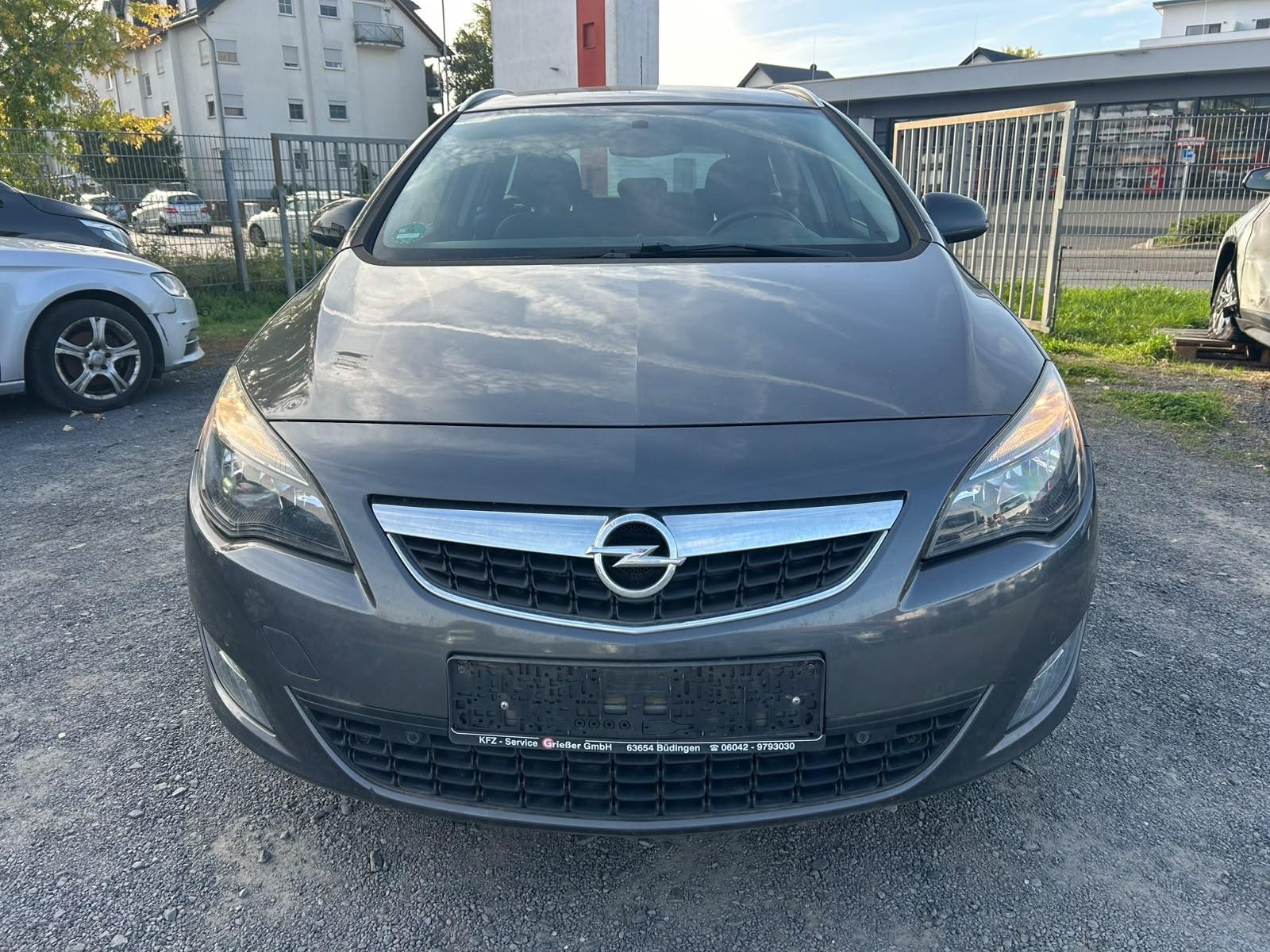 Opel Astra, 2011