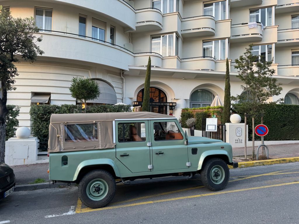 Land Rover Defender