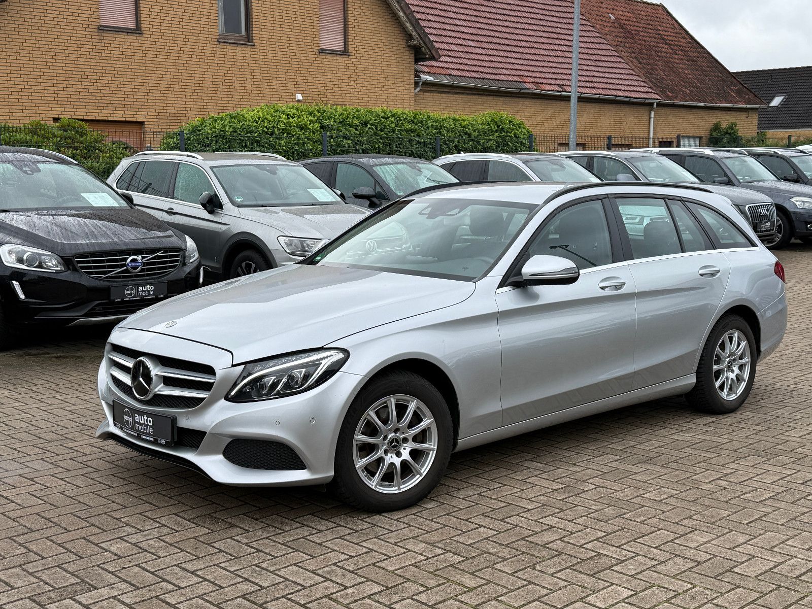 MERCEDES-BENZ C220d Aut., Scheckheft MB, Service neu, AHK, LED