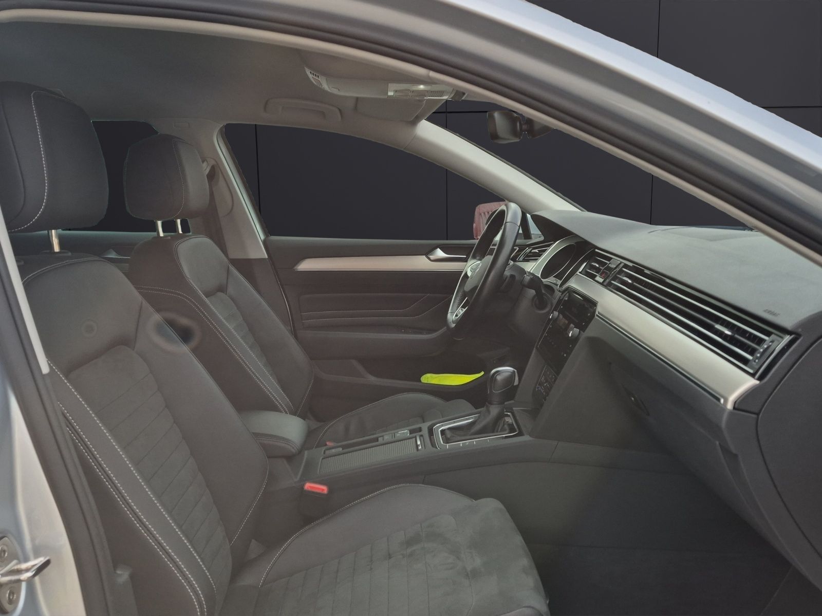 Fahrzeugabbildung Volkswagen Passat Variant TDI Elegance DSG 4M Matrix Navi A