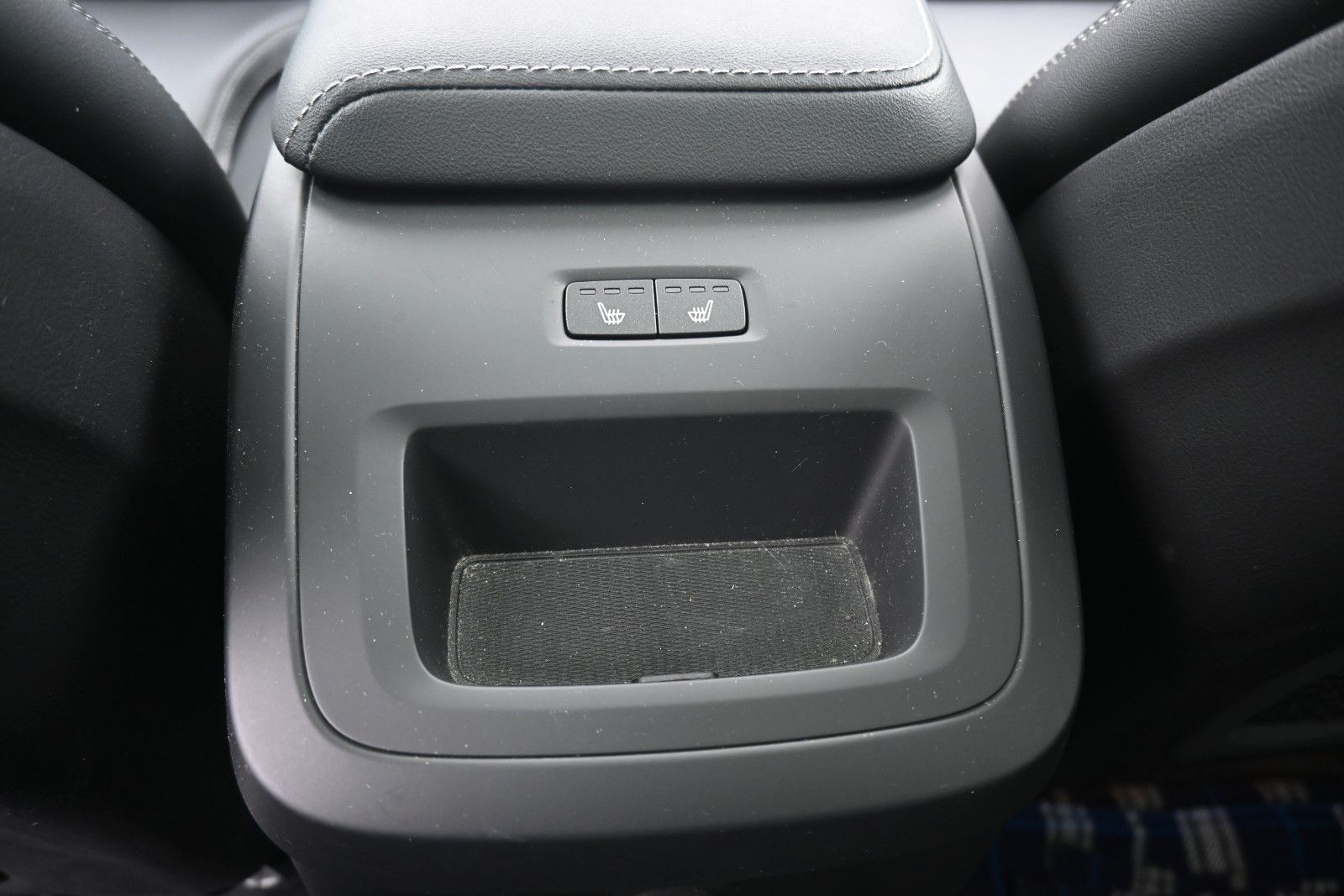 Fahrzeugabbildung Volvo XC60 T8 PHEV Ultimate Dark*LUFT*360°*ACC*AHK*