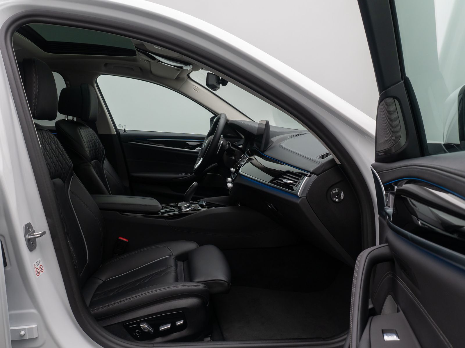 Fahrzeugabbildung BMW 530e xD Luxury Line ACC Kamera DAB H/K HUD Sport