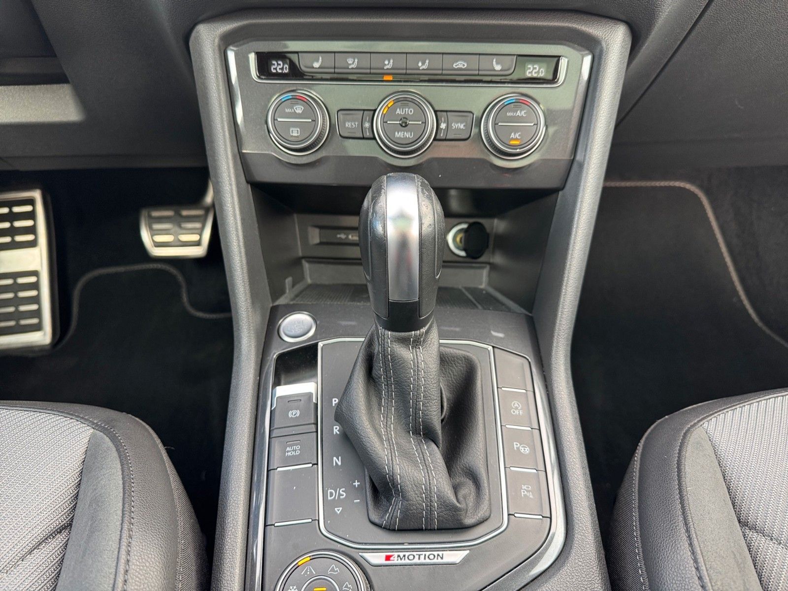 Fahrzeugabbildung Volkswagen Tiguan Allspace 2.0TDI R-Line Highline 4Motion