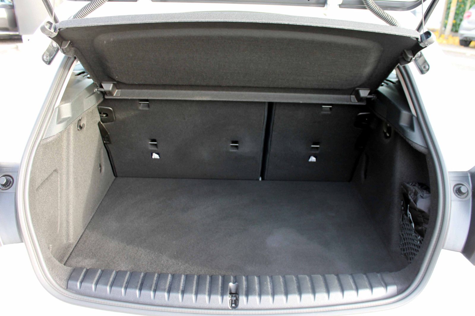 Fahrzeugabbildung BMW 118i Advantage Steptr. Temp. PDC KAM NAV LED SHZ