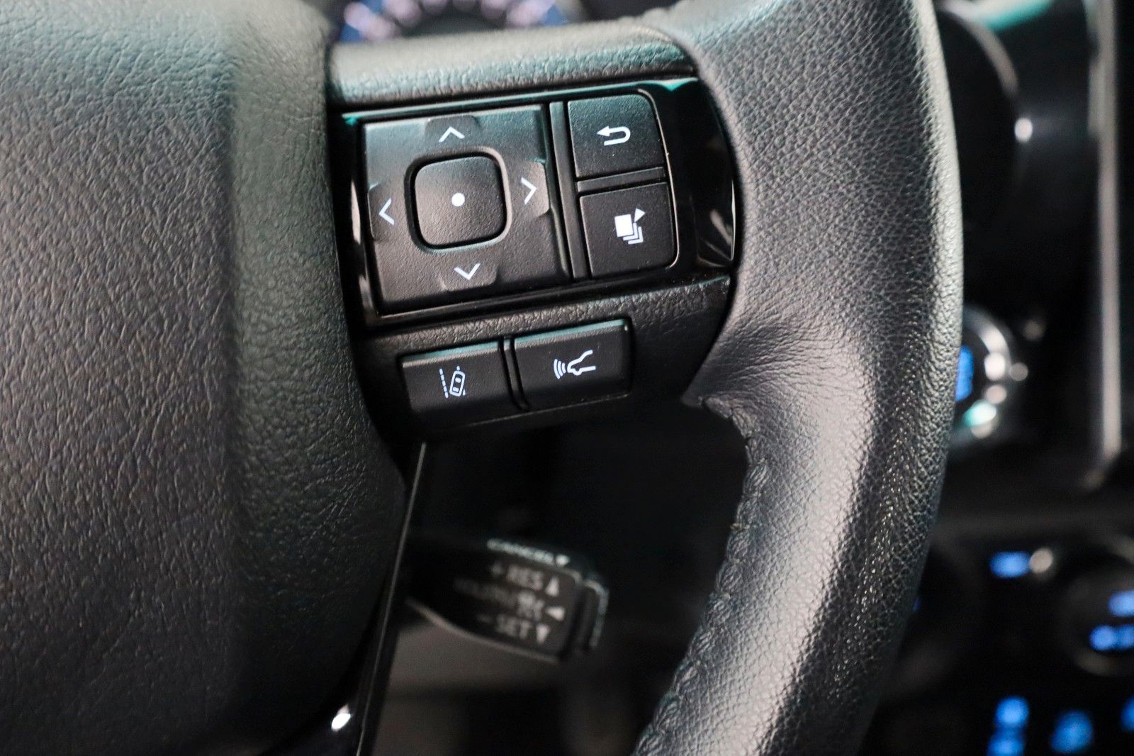 Fahrzeugabbildung Toyota Hilux 2.8 D-4D Invincible Sport,ACC,AHK,Rollo el