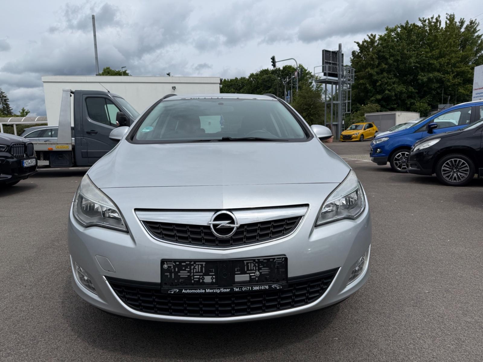 Opel Astra J Sports Tourer Design Edition *AHK*