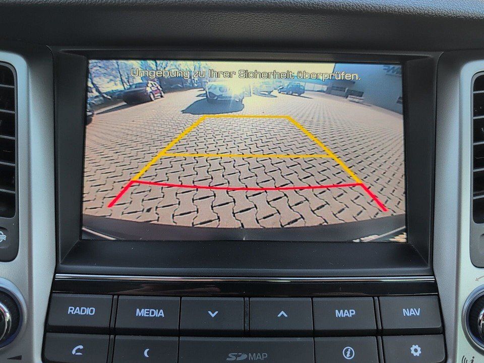 Fahrzeugabbildung Hyundai TUCSON 1.6T 4WD PREMIUM GARANTIE NAVI+KAM+4xSHZ+