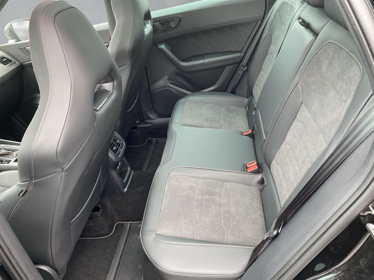 Fahrzeugabbildung CUPRA Ateca VZ 4Drive AD AHK-klappbar Navi Digitales C