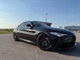 Alfa Romeo Giulia 2.0 Turbo 16V 206kW AT8-Q4 Veloce Veloce - Alfa Romeo: Schiebedach
