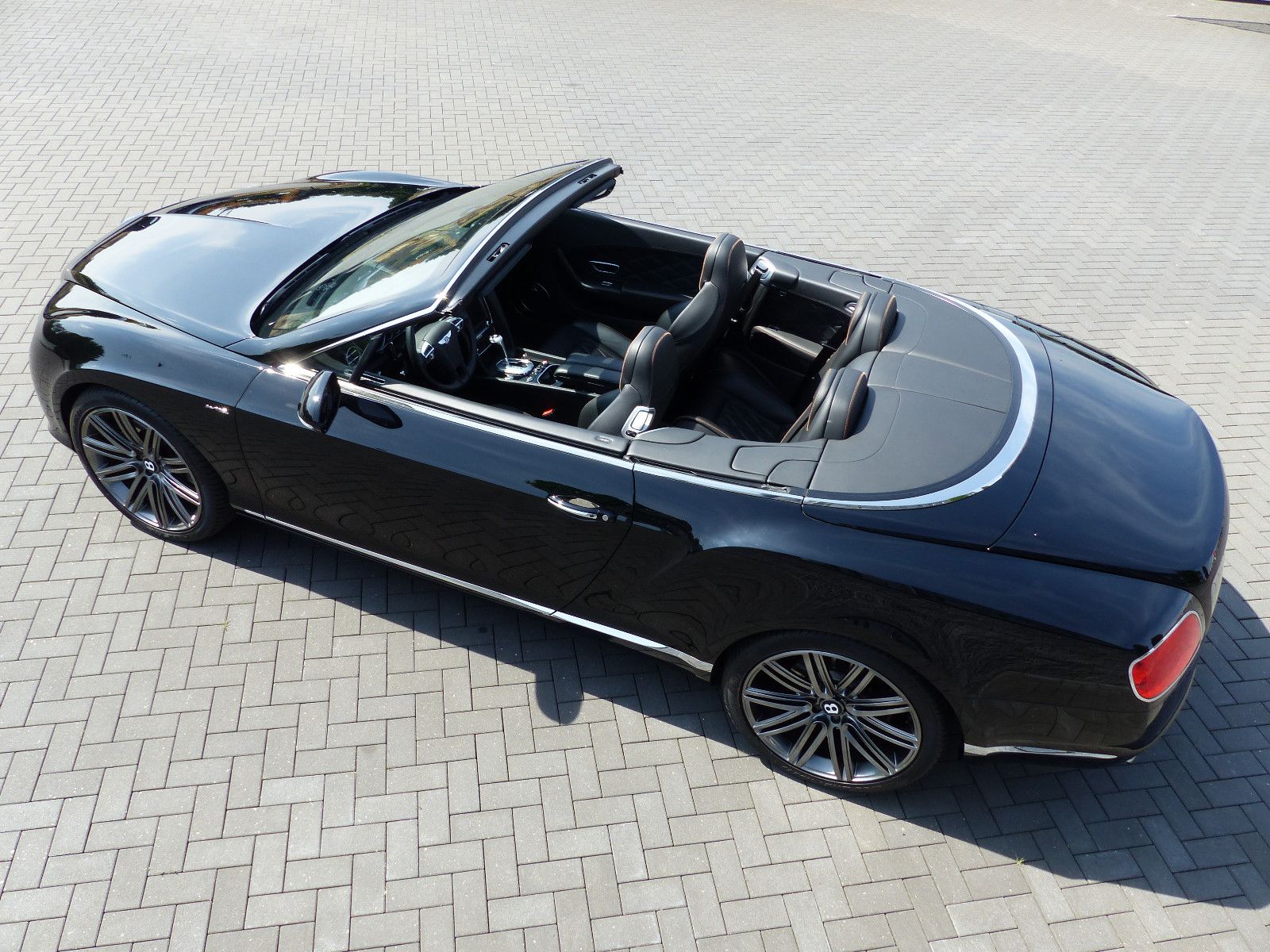 Fahrzeugabbildung Bentley Continental GTC W 12 SPEED MULLINER