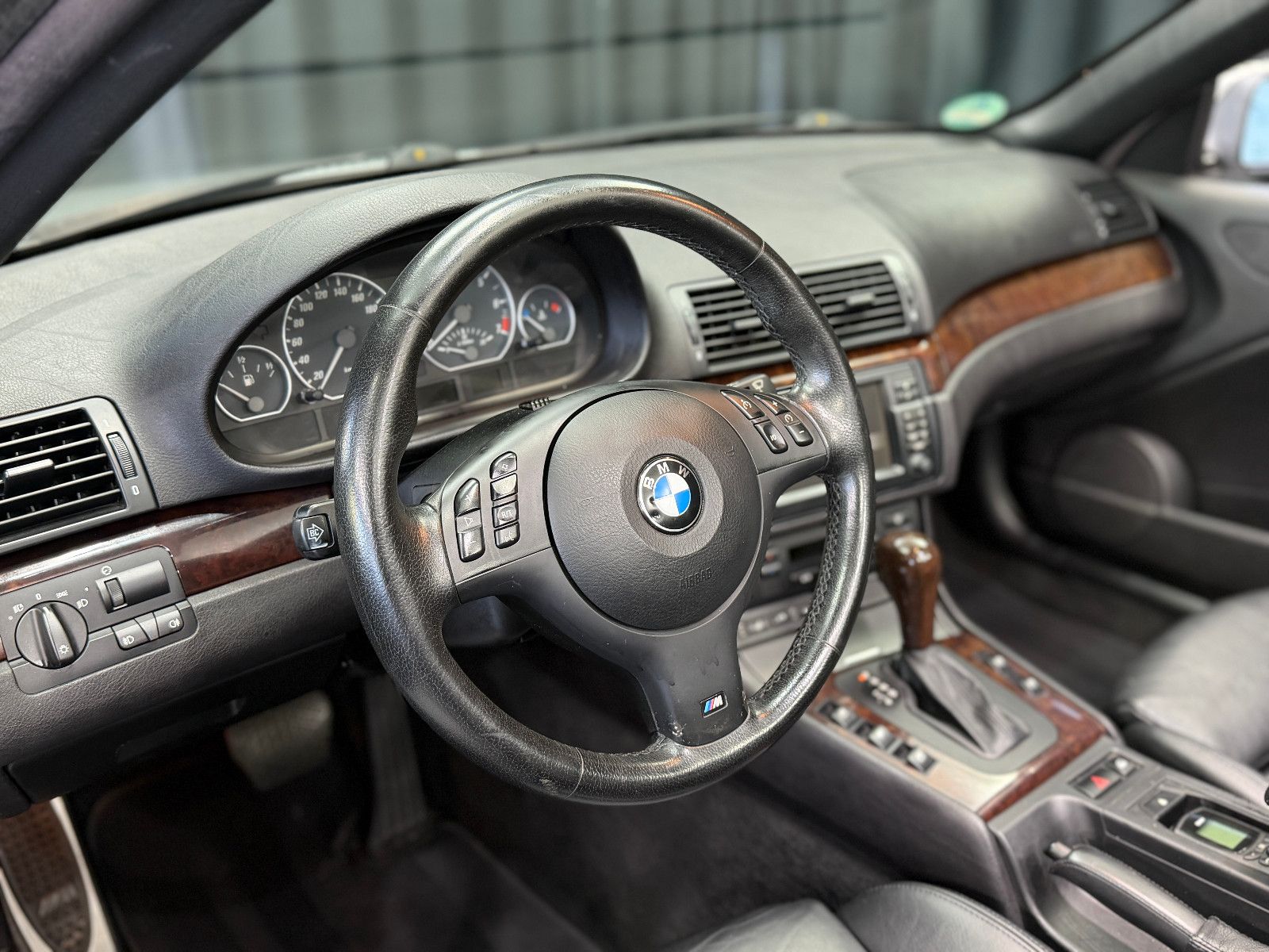 Fahrzeugabbildung BMW 330Ci|M-PAKET 2|HIFI|PDC|NAVI|LCI