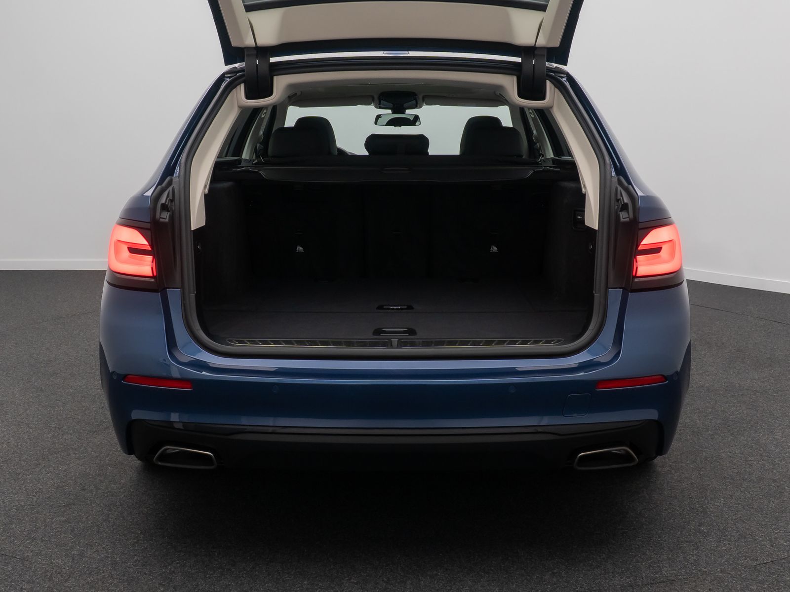 Fahrzeugabbildung BMW 540d xD Panorama Kamera DAB HiFi Lenkrhzg Sport