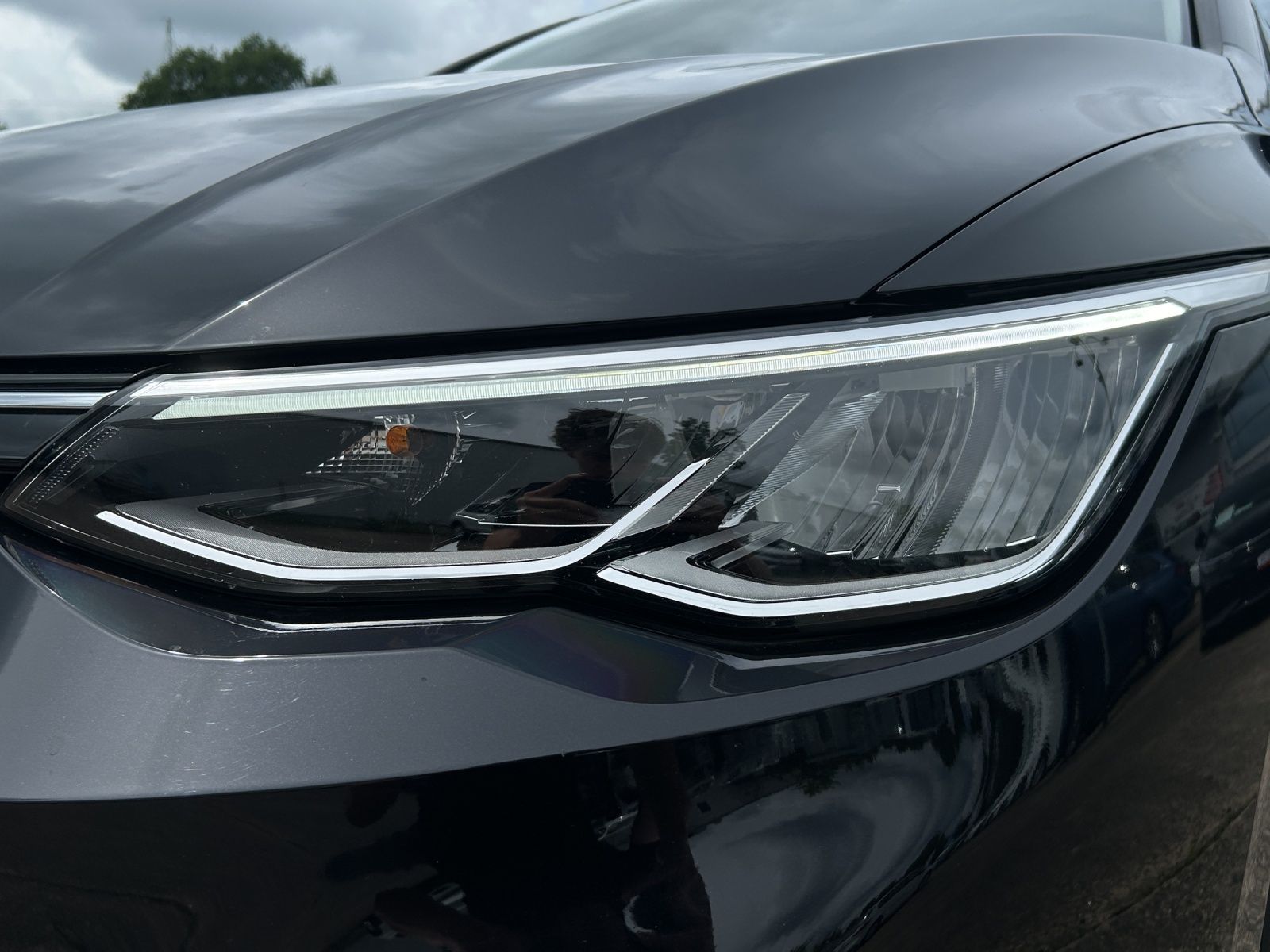Fahrzeugabbildung Volkswagen Golf VIII TDI Active DSG LED Navi AHK ACC RFK SH