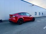 Tesla Model Y Long Range Dual Motor AWD Rot / Weiß