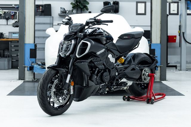 Ducati Diavel V4 Thrilling Black